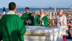 Pāvests celebrē Misi Rimini ostā