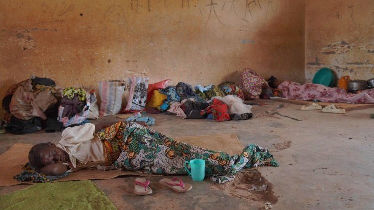 Des familles autochtones déplacées ont trouvé refuge à Mambasa en raison de l'insécurité et de l'épidémie d'Ebola 