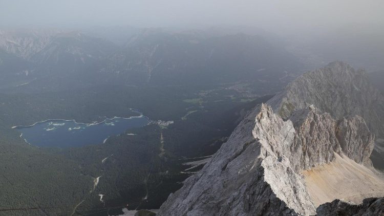 Lo Zugspitze, la montagna più alta della Germania. Un rapporto prevede che tutti i ghiacciai del Paese si scioglieranno nei prossimi decenni