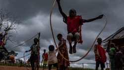 Des enfants déplacés en train de jouer - Photo d'illustration