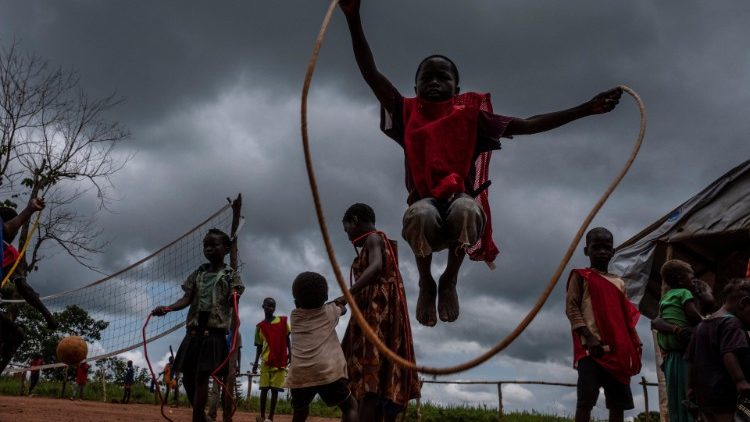 Des enfants déplacés en train de jouer - Photo d'illustration