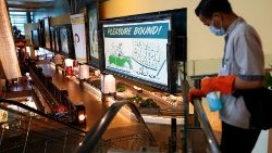 Jakarta, misure di pulizia anticontagio