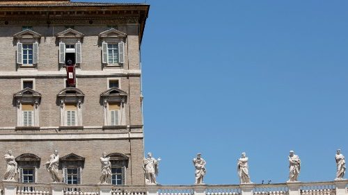 Francesco all’Angelus: la Trinit&agrave; &egrave; Amore che salva l’umanit&agrave; 