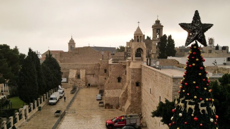 Площадът пред Базиликата на Рождество Христово