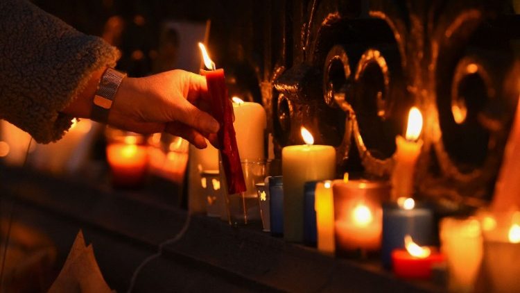 Kesheni katika: Sala, Neno la Mungu, Sakramenti na Matendo ya huruma