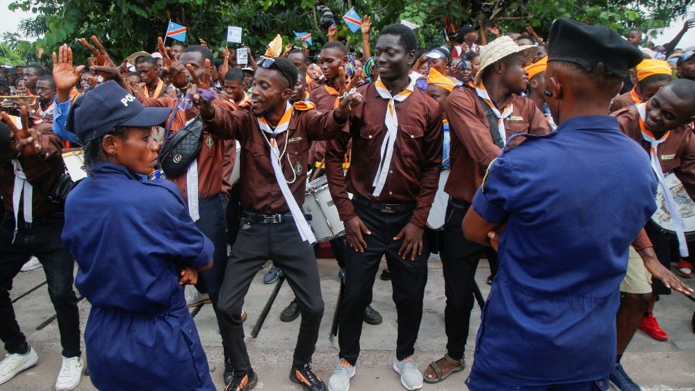 Fotogalerie z papežova příjezdu do Kinshasy