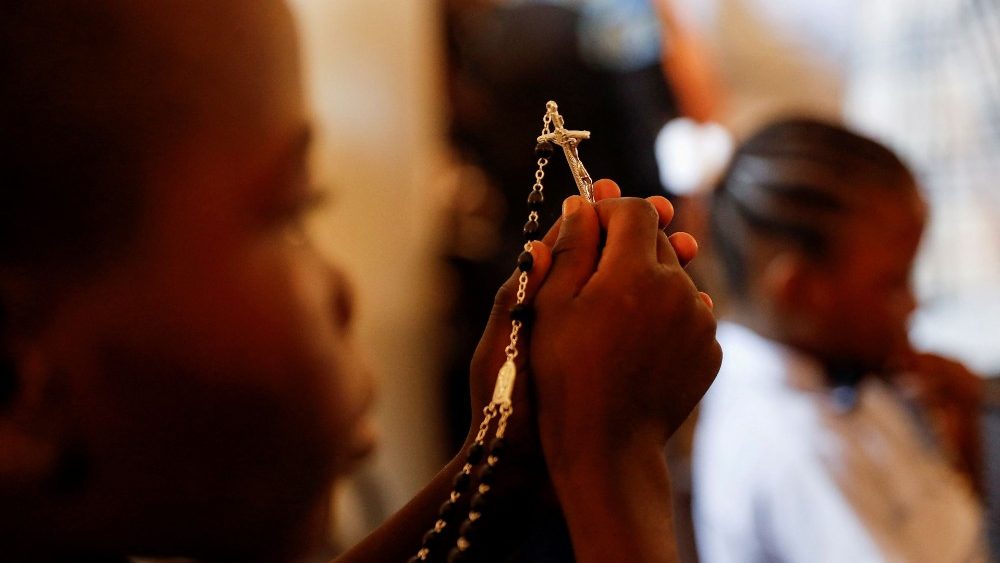 Fotogalerie z papežova setkání s charitativními organizacemi