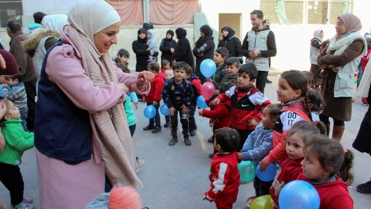 Dzieci z Aleppo niedługo po trzęsieniu ziemi