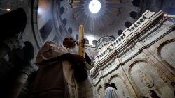 Les travaux s'ouvrent au Saint-Sépulcre, l'église qui abrite le tombeau du Christ. 