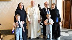 Францішак з сям'ёй Асанж