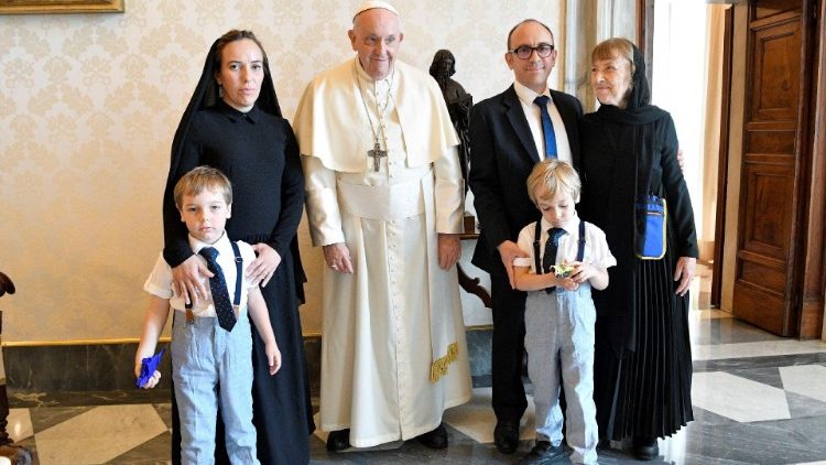 Францішак з сям'ёй Асанж