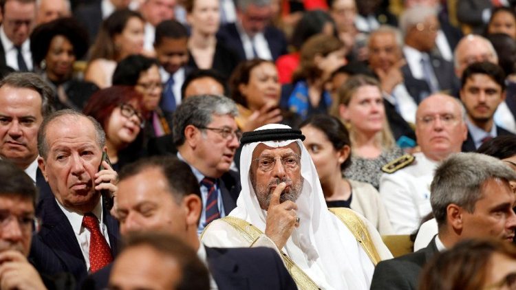 Папата с гражданските власти и дипломатическия корпус в Португалия