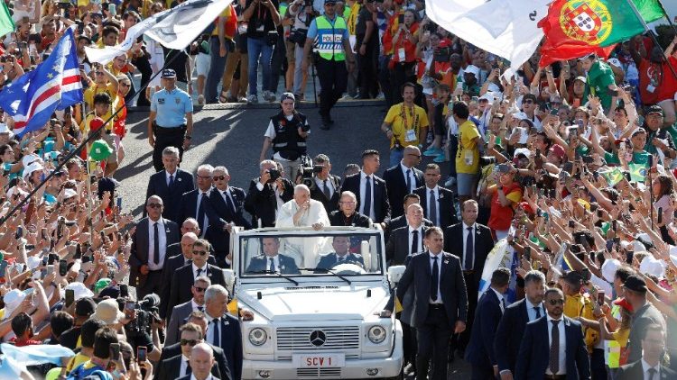 Nghi thức ch&agrave;o đ&oacute;n của Đại hội GTTG Lisbon