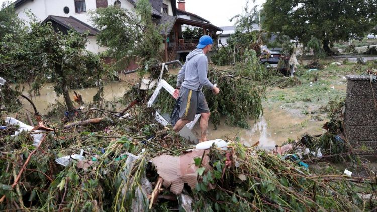 Baba Mtakatifu Francisko amesikitishwa na madhara makubwa yaliyosababishwa na majanga asilia nchini Slovenia na Georgia 