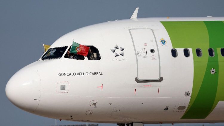 Avião da Tap que trouxe o Papa ao Aeroporto Fiumicino