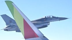 विमान जिसमें पोप फ्राँसिस वापस रोम लौटे