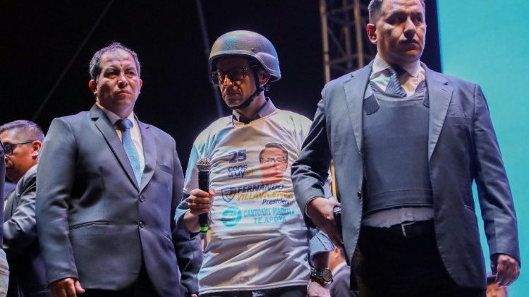 Christian Zurita, candidat centriste ayant remplacé Fernando Villavicencio, assassiné le 9 août, à Quito. 