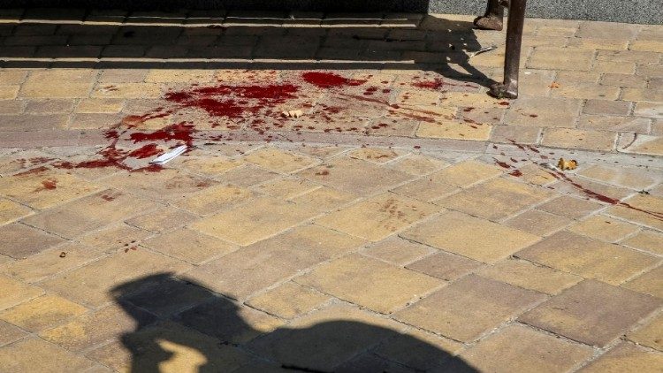 Efekty rosyjskiego ostrzału rakietowego na cywilne centrum Czernihowa, 19 sierpnia 2023 r.