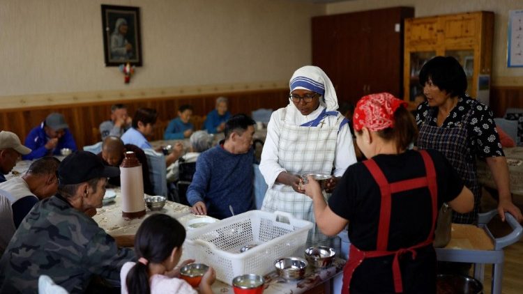 Las Misioneras de la Caridad en su labor con los más necesitados
