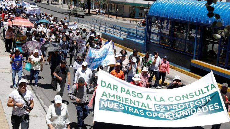 Manifestaci&oacute;n ambientalista en Quito, Ecuador