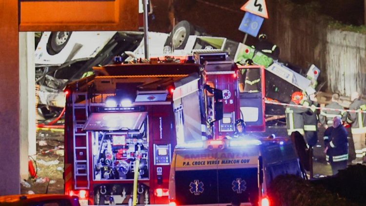 Wenecja: Kościół modli się za ofiary katastrofy drogowej; zginęło 21 osób