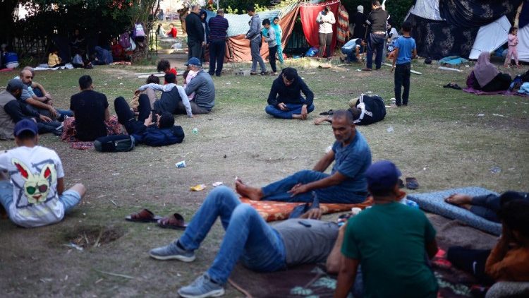 Palestinos se refugian en el hospital al-Shifa de la ciudad de Gaza