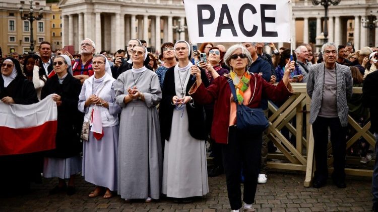 Паломники на площади Святого Петра