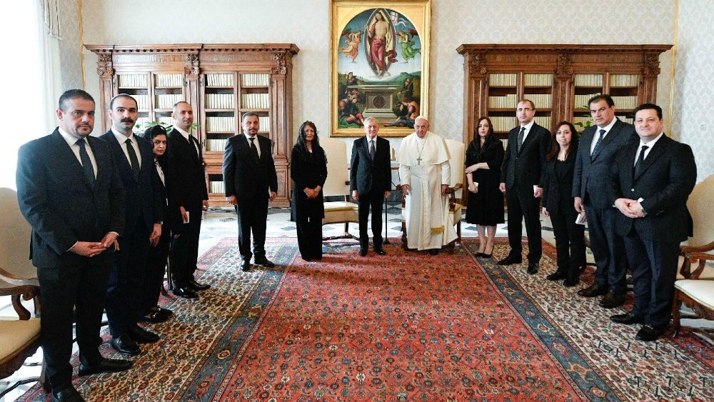 Papa Francisco se reúne com o presidente iraquiano Abdul Rashid e comitiva no Vaticano