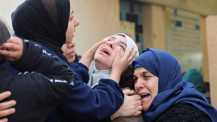 Wanawake wa Kipalestina katika mazishi ya wanafamilia zao.