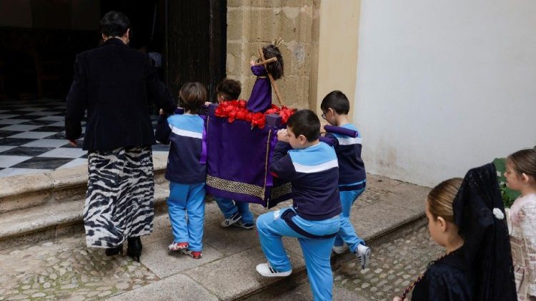 Procesja podczas Viernes de Dolores