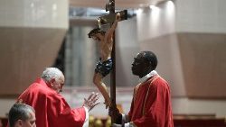 Mama Kanisa katika Maadhimisho ya Sherehe ya Tokeo la Bwana, anatangaza pia Fumbo la Pasaka, linaloonesha kwa namna ya pekee, utukufu wa Kristo Yesu aliyeteswa, akafa na kufufuka kwa wafu.