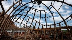 Nach einem russischen Raketeneinschlag außerhalb von Charkiw