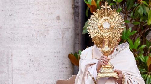 Papst: Eucharistische Lebenshaltung im Alltag entwickeln
