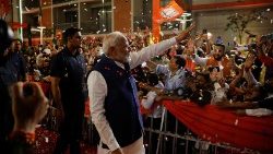 Der indische Premierminister Modi spricht zu Anhängern in der BJP-Zentrale in Neu Delhi