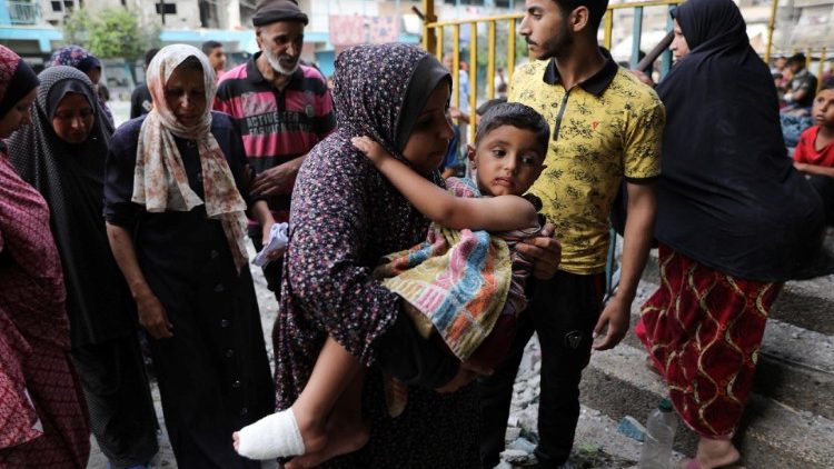 Civili palestinesi nell'area dell'attacco effettuato da Israele