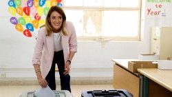 Il voto a Malta della presidente del Parlamento Europeo, Roberta Metsola