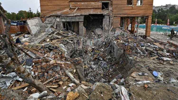 Uma vista mostra um edifício de hotel danificado por um ataque de míssil russo, em meio ao ataque da Rússia à Ucrânia, em Zaporizhzhia, Ucrânia, em 3 de setembro de 2024. REUTERS/Stringer