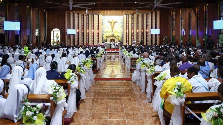 पापुआ न्यू गिनी में संत पापा फ्राँसिस की, पापुआ न्यू गिनी और सोलोमोन द्वीप के धर्माध्यक्षों, पुरोहितों, धर्मसमाजियों, सेमिनरी छात्रों एवं प्रचारकों से मुलाकात 