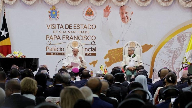 तिमोर लेस्ते के अधिकारियों से मुलाकात करते संत पापा फ्रांँसिस