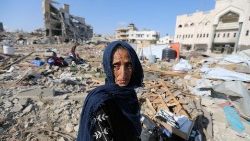 La distruzione a Gaza, i civili cercano una via di fuga