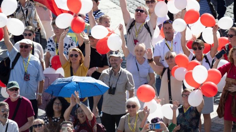 Паломники на площади Святого Петра (13 октября 2024 г.)