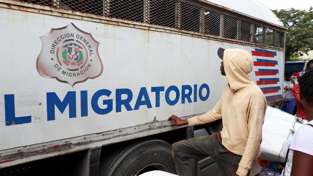 República Dominicana planeja deportar dezenas de milhares de migrantes de volta ao Haiti (Reuters)