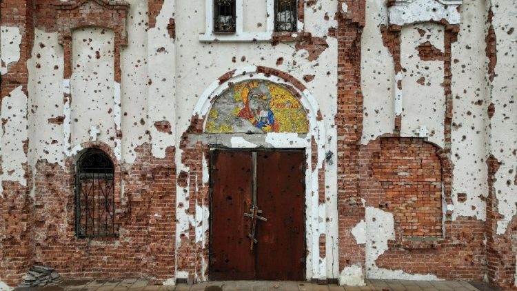 Imagem de drone mostra um edifício do convento de Iverskiy, danificado durante o conflito Rússia-Ucrânia, nos arredores da cidade de Donetsk, controlada pela Rússia, Ucrânia, em 6 de novembro de 2024. REUTERS/Alexander Ermochenko