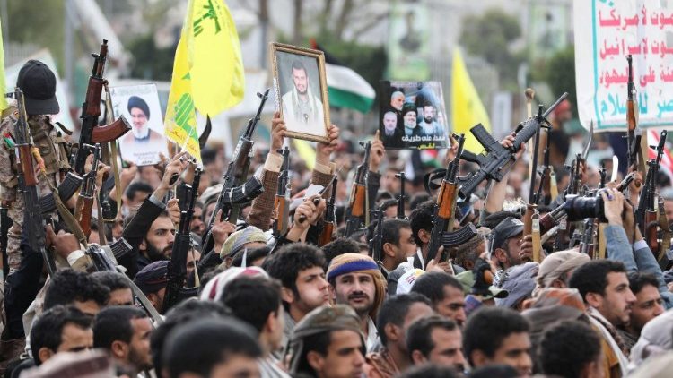Manifestazione Houthi in Yemen a supporto di Libano e Palestina