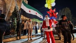 Un vendedor de globos por las calles de Damasco