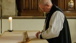 Welby legt seinen Bischofsstab nieder