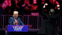 El presidente electo Trump entre sus partidarios en Washington