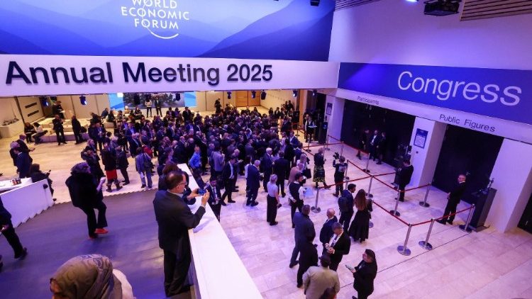 世界経済フォーラム年次総会（ダボス会議）会場ホール前　2025年1月23日　