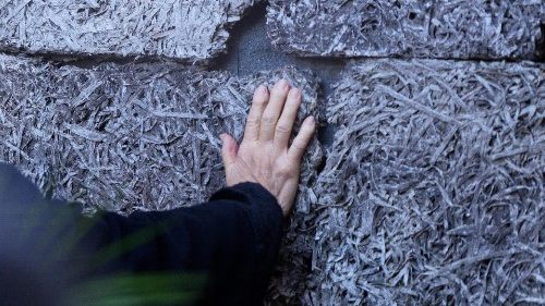 Combatir el antisemitismo en el mundo, amplificado por las redes