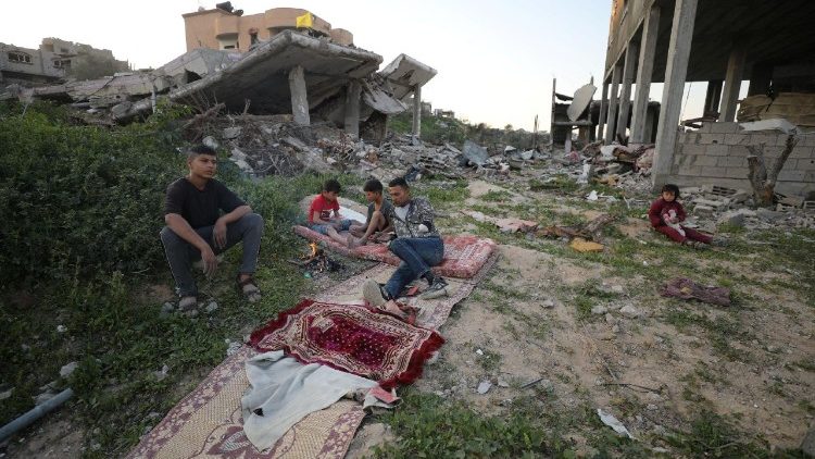 The Wider Image: A Gaza family's journey home to the ruins